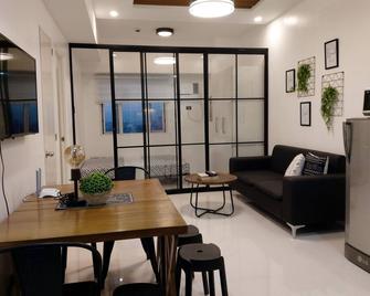 Studio Luxe In Princeton Residences - Manila - Dining room