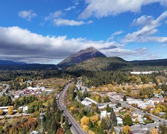 500 Acre Ranch on the Foot of Mount Shasta. - Weed - Außenansicht