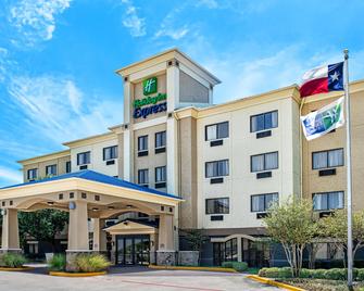 Holiday Inn Express & Suites Fort Worth Southwest (I-20) - Fort Worth - Building
