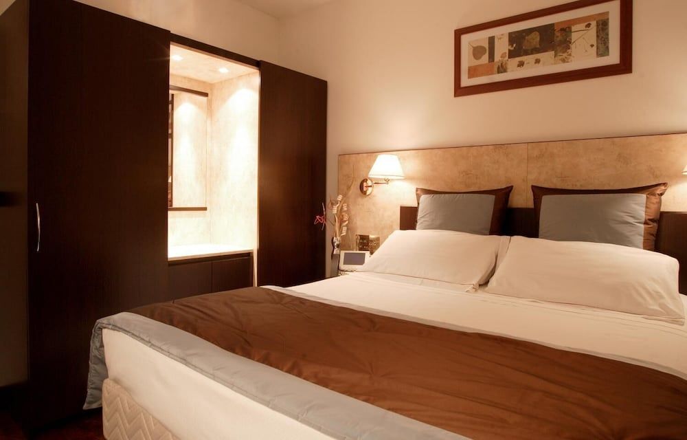 Air Hotel thumbnail 3