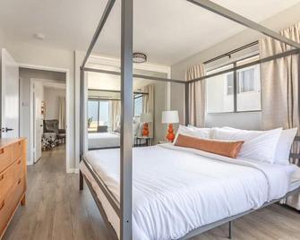 Downtown Manhattan Beach 3 Bed Townhouse Parking - Manhattan Beach - Bedroom