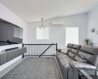 The Fortress - Cedar City - Living room