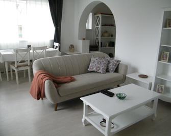 Iarca Cottage - Bucharest - Living room