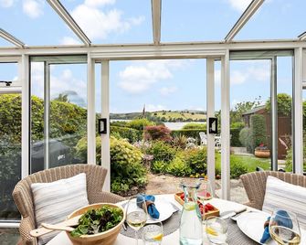 Curlew Cottage - Character Cottage with Superb River Views - Dittisham - Varanda