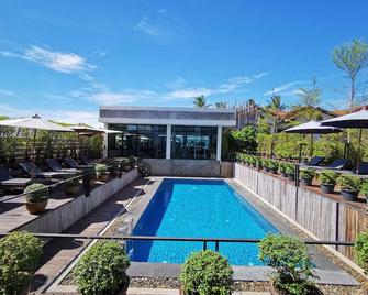 S Park Design Hotel - Vientiane - Zwembad