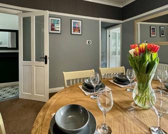 Great for Contractors or Family Holidays Freeston House - Grimsby - Dining room