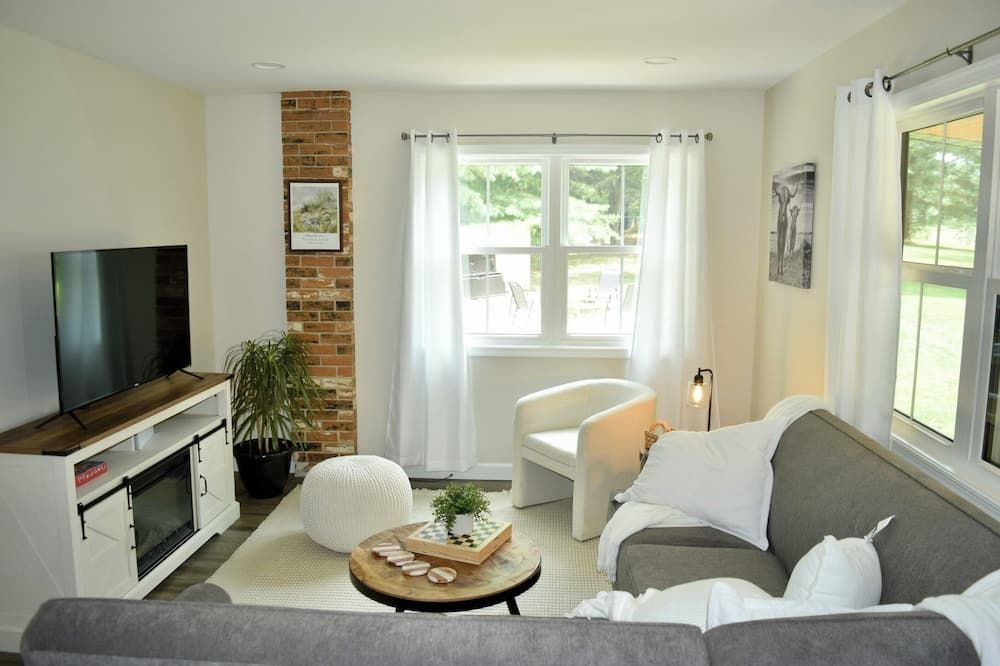 Lovely 2-bedroom cottage with covered porch, hot tub and campfire area.