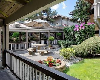 2 Comfortable Units! A quick drive away from Downtown Bellevue! Pets Allowed! - Beaux Arts Village - Patio