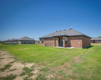 Madill Vacation Rental w/ Grill: Near Lake Texoma! - Madill
