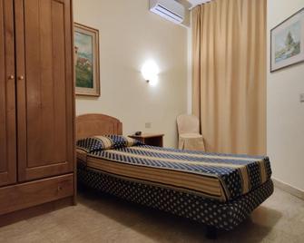 Hotel Primavera - Peschiera del Garda - Camera da letto