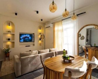 Nafsi Nomad - Paje - Essbereich