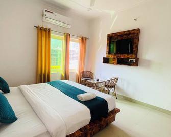 Greenday Escapes Rishikesh - Rishikesh - Bedroom