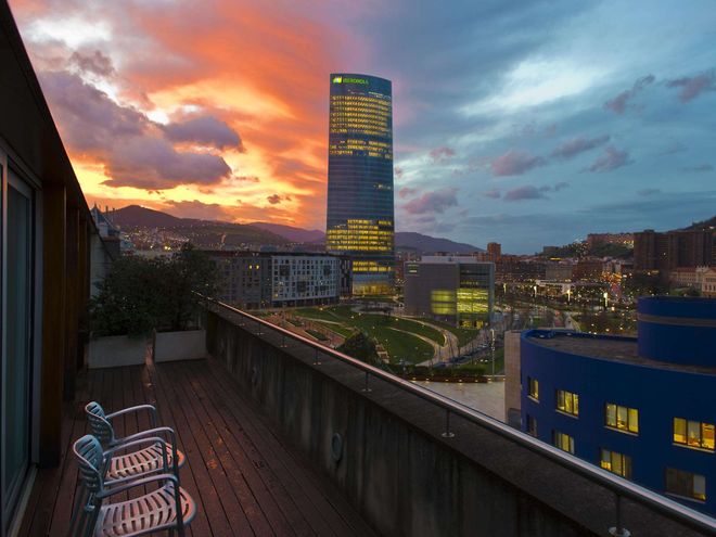 Gran Hotel Domine Bilbao - Bilbao - Balcony