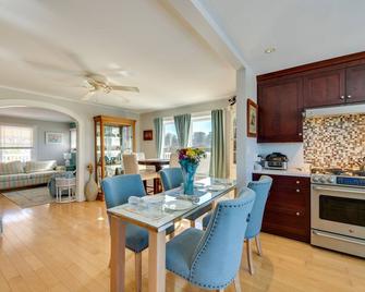 Welcoming Cottage w/ Outdoor Pool & Water Views! - White Stone - Comedor