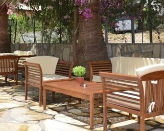 Double Comfort Otel - Sarigerme - Innenhof