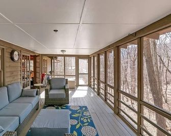 Charming Mountain Retreat In Big Canoe With Many Amenities Lakes And Trails - Jasper - Sala de estar
