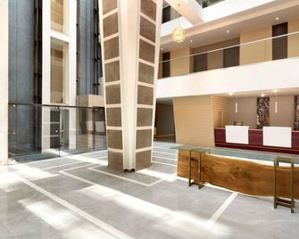 Ramada by Wyndham Constanta - Constanța - Lobby