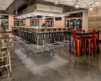 Holiday Inn & Suites Wausau-Rothschild By IHG - Rothschild - Bar