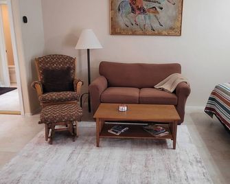 Tropicana Villa B, Studio Unit - Green Valley - Sala de estar