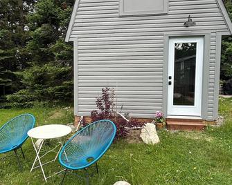 Cozy and artistic barn studio near the oceanside village of St. Martins - Saint Martins - Patio