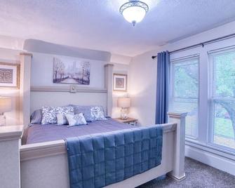 Your Haven in the Harbor, charming 3 bed house w/ WIFI & AC in lovely Ashtabula! - Ashtabula - Habitación