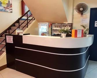 City Corner Hotel - Legazpi City - Front desk