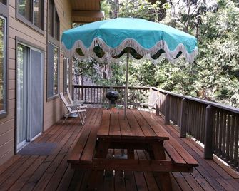 PinecrestAreaRentals #17 Book 2 nights get 3rd free in March. Family fun cabin! - Long Barn - Balcony