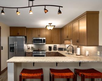 Bear Claw 408 - Ski-in Ski-out Condo! - Steamboat Springs - Kitchen