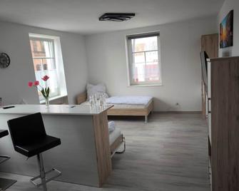 R2LIVING the small vacation apartment for a pleasant stay - Zeitz - Bedroom