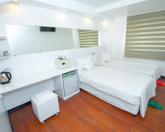 Clover City Center Hotel - Yangon - Bedroom