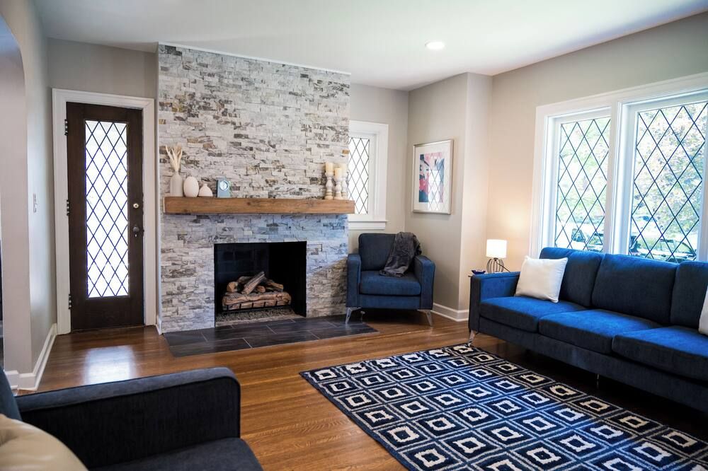 Beautifully restored home in Butler Tarkington Walking Distance to Butler Campus - Indianápolis - Sala de estar