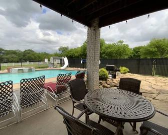 Newhouse Mansion Dallas Top 10 Vacation Rental \n Pool And Spa\n3 Acres Of Land - DeSoto - Pool