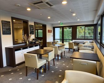 Kyriad Rennes Nord - רן - חדר אוכל