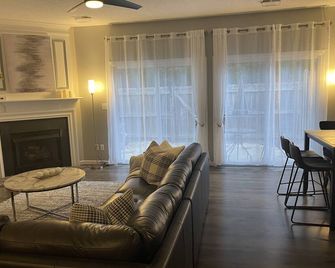 Unit 1, 2 & 3: Stunning Rooms! - Jamestown - Sala de estar