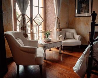 Boutique Poesia Stay, Pool in Antigua - Antigua Guatemala - Sala de estar