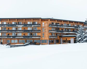 Crystal Hôtel - Courchevel - בניין