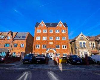 Ilford Luxury Apartments - Ilford - Building