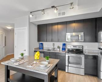 Move-in ready fully furnished in luxury apartment! - Alexandria - Cocina