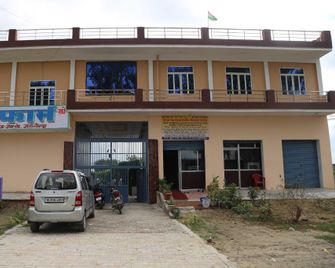 Hotel O 701650 Deep Farm House And Resort - Bulandshahr - Building