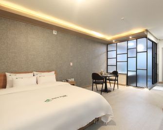 Gunsan Dubai Drive-in Motel - Gunsan - Habitación