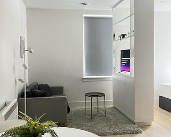 Luxury Heathrow Airport Apartments Parking On Site. - Feltham - Restaurant