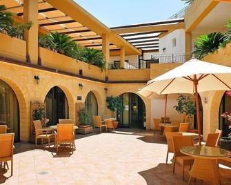 Apartments Dolcestate, Campofelice di Rocce - Buonfornello - Patio