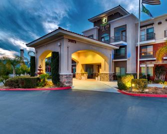 Holiday Inn Express & Suites Lake Elsinore By IHG - Lake Elsinore - Gebouw