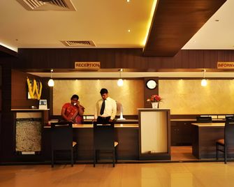Hotel Shaans - Tiruchirappalli - Recepción