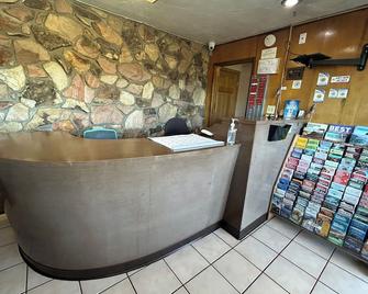 Beaverton Budget Inn by Capital O Portland - Beaverton - Front desk