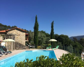 Renovated farmhouse in idyllic rural setting with pool and magnificent views - Vila Nova de Cerveira - Басейн