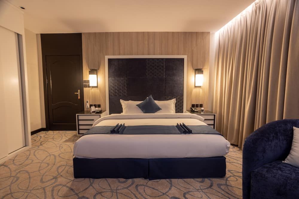 فندق سكاي لاين وأجنحته الفندقية - تبوك - غرفة نوم