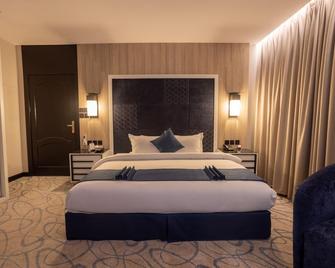 فندق سكاي لاين وأجنحته الفندقية - تبوك - غرفة نوم