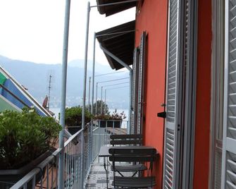 Il Gatto e La Volpe Foresteria - Lierna - Balkon