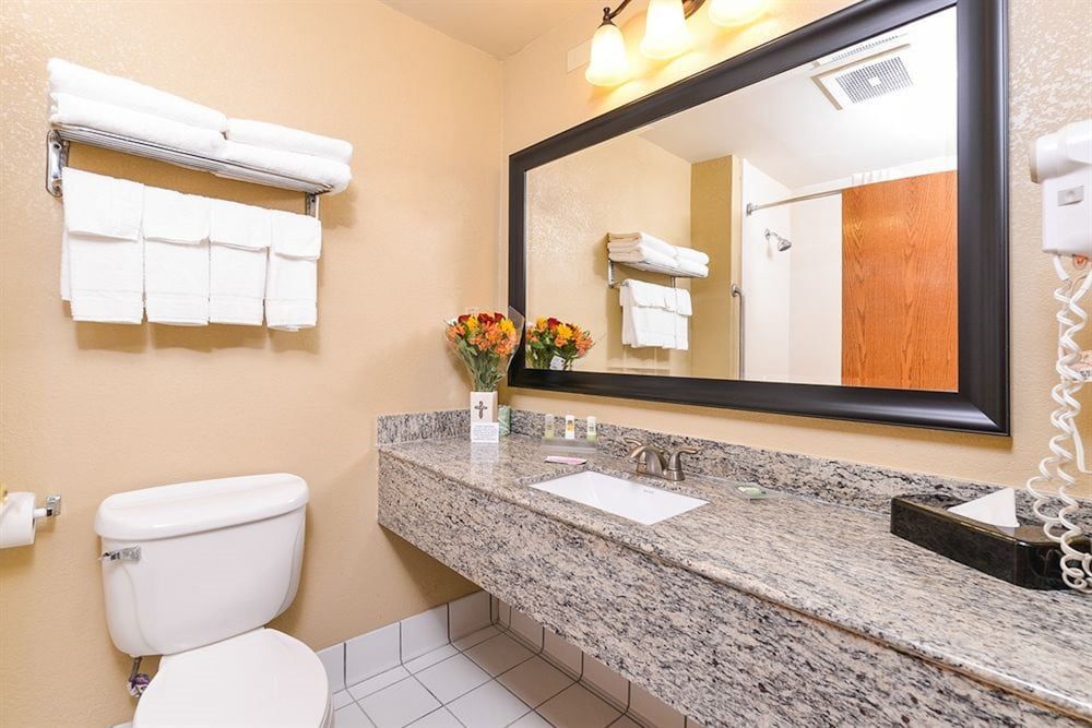 Country Inn & Suites by Radisson, Sioux Falls, SD - Су-Фолс - Ванна кімната